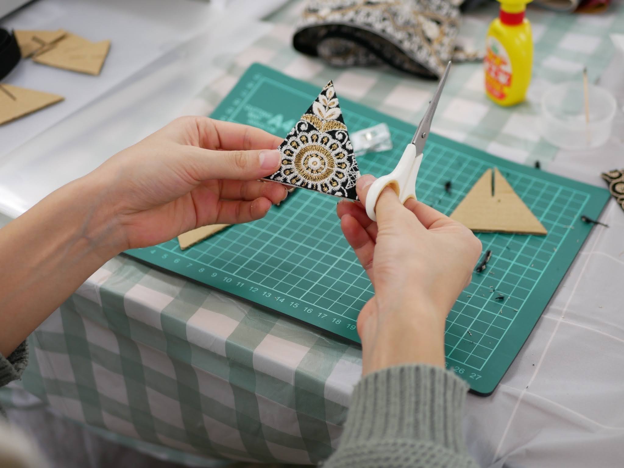 神戸市でワークショップイベントを開催・インド刺繍リボンのワークショップ
